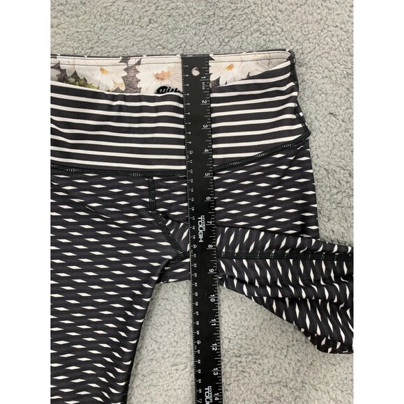 WITH Wear It To Heart Reversible Athletic Leggings Daisy Flowers Floral Black - Picture 7 of 10